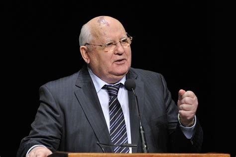 mikhail Gorbachev resigns date